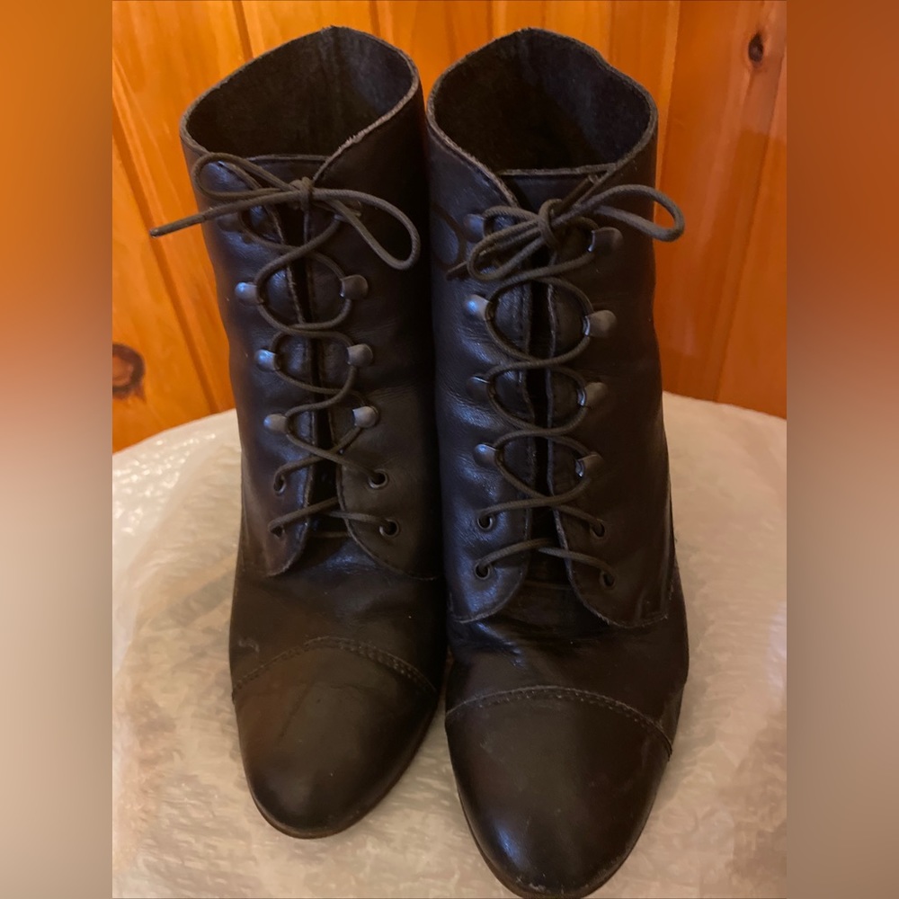 Vintage 9 West Black Boot Ankle Height Leather Shoe 2.75” Heel Pointed Toe Lace